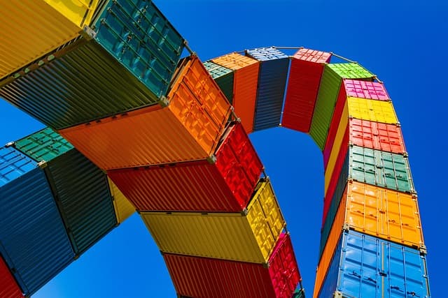 Pourquoi et comment installer une prise connectée sécurisée